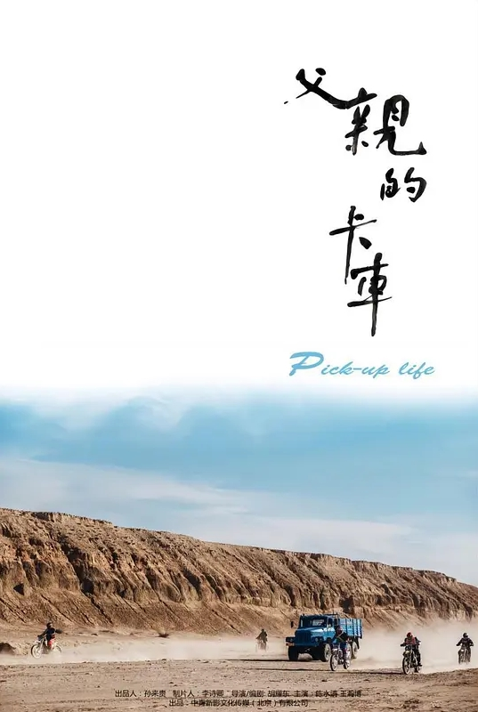 【偷拍抄底】美女SG躲在展台里扣B，内裤都破洞了！ - 色吧AV